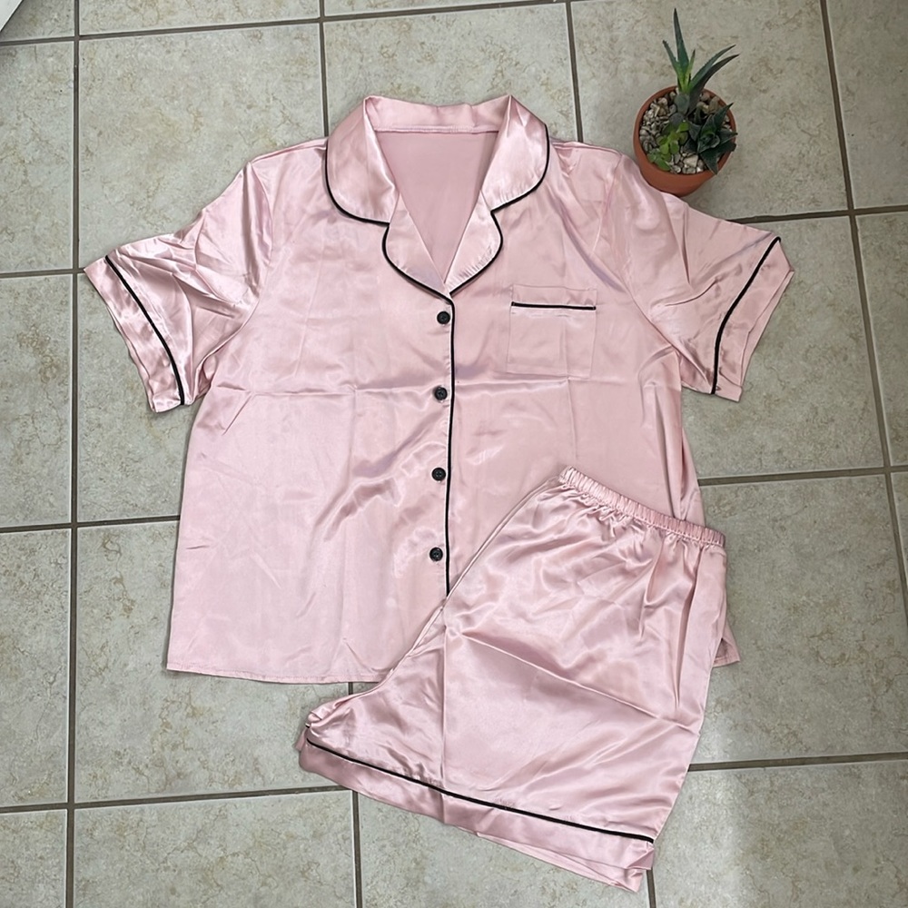 Unbranded Women’s 1X Pajama Set - NWOT!